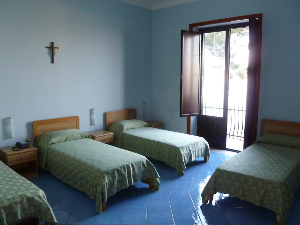Ancelle Sorrento - Casa D'Accoglienza Hotel Castellammare di Stabia Phòng bức ảnh